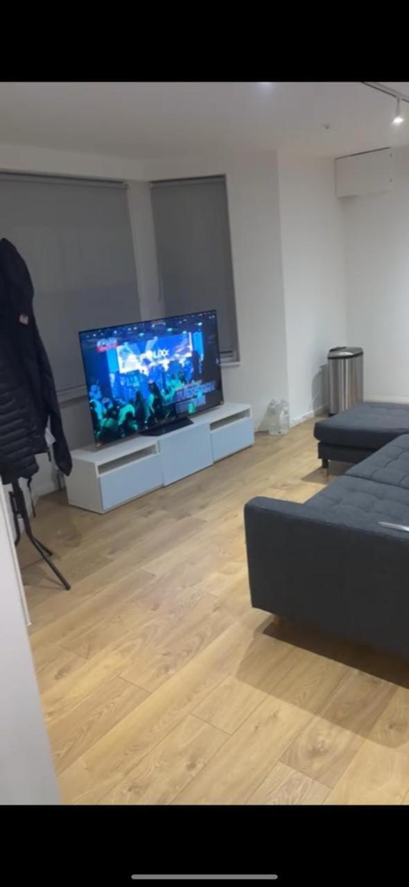 A Cozy Flat In Royalstandard Londres
